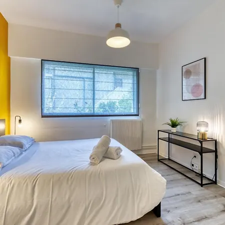 Le General Beau F3 Entre Les Quais Et La Place Du Vieux Marche A *