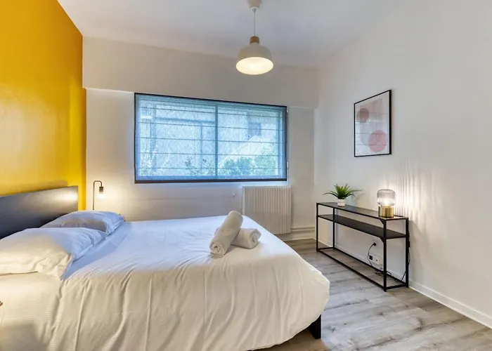 Le General Beau F3 Entre Les Quais Et La Place Du Vieux Marche A *